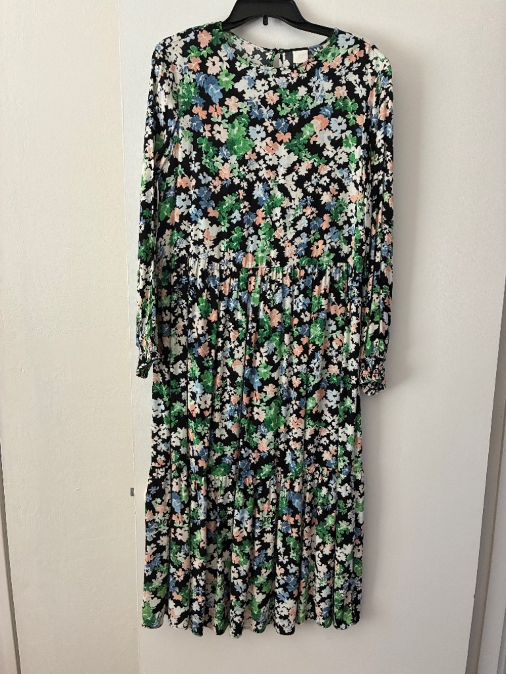 BEAUTIFUL FLORAL PRINT DRESS LIKE NEW